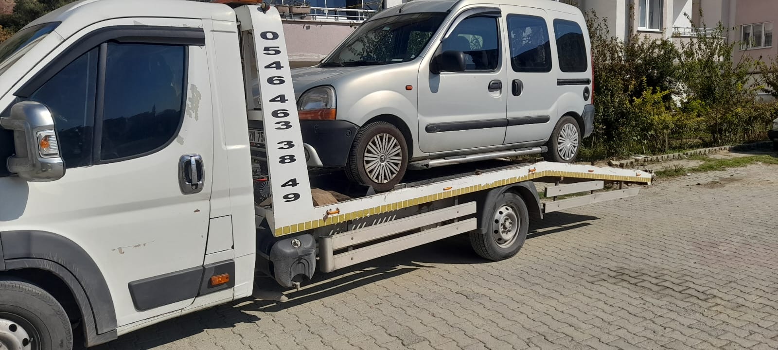 Geyve Selim Oto Kurtarma çekici üzerinde taşınan araç